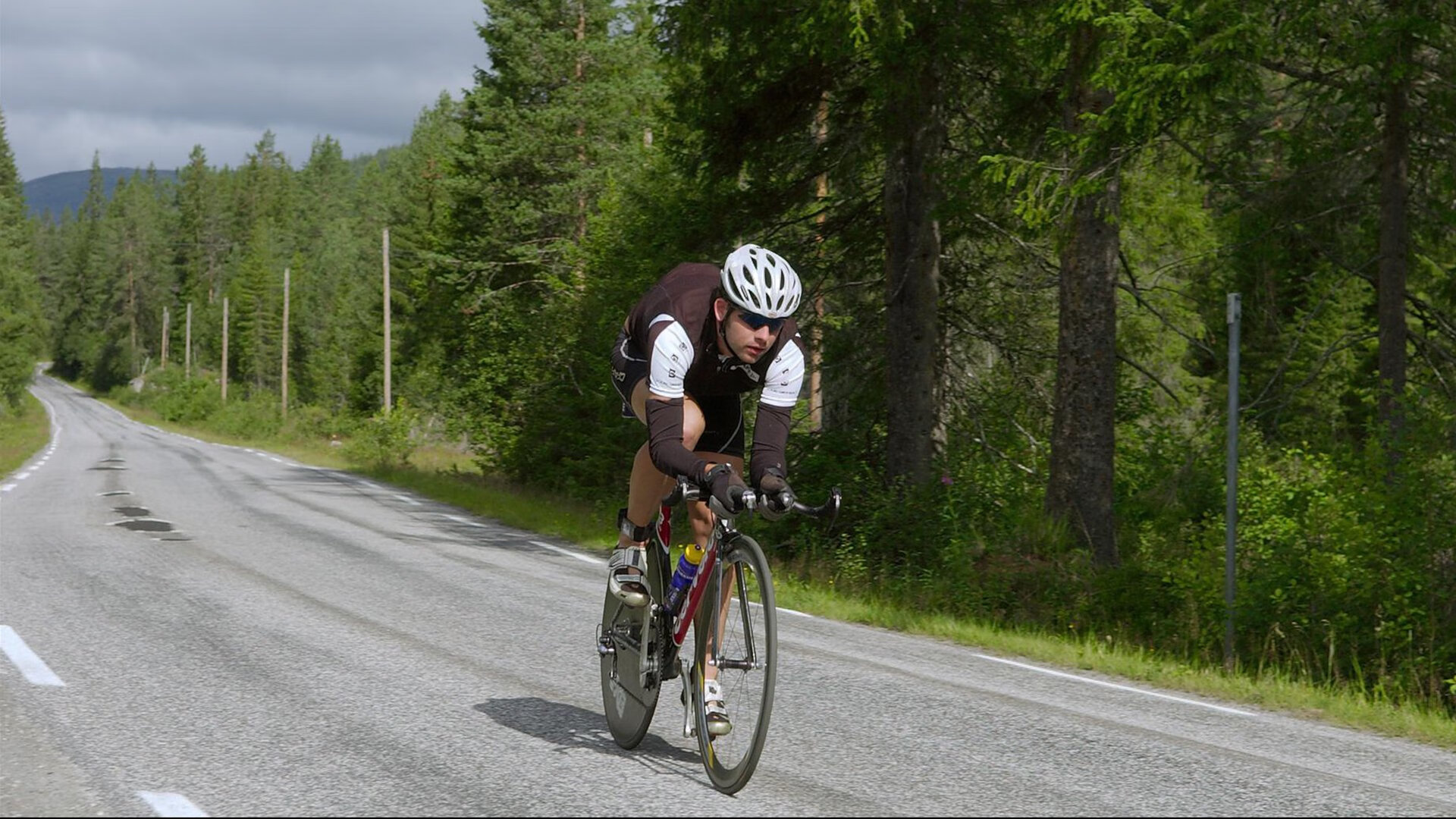 “宽板滑水：东三叉湖赛场让水面上的挑战更具视觉冲击力”